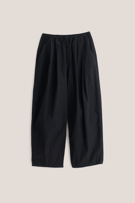 Men's long pants, black recycled nylon and cotton blend, water-repellent, relaxed fit with elastic waist.