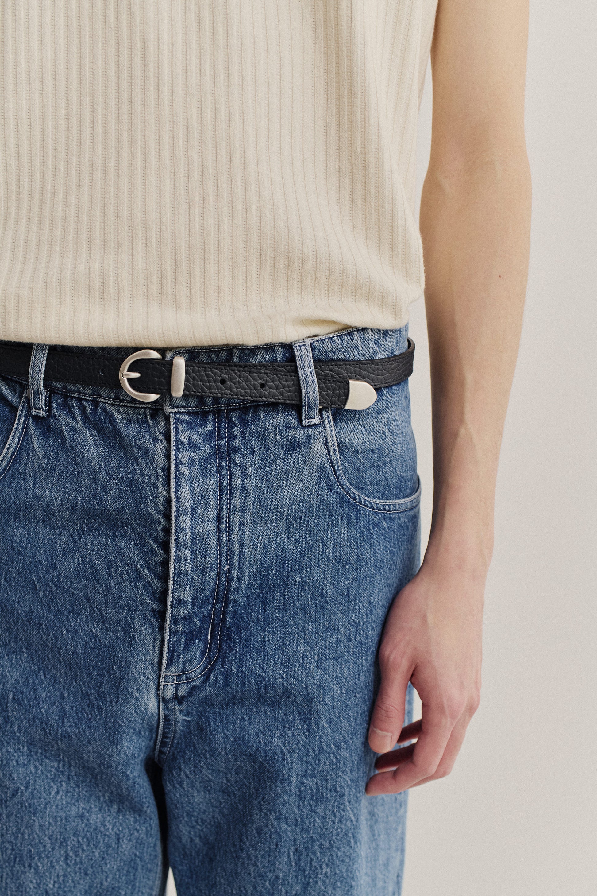 Men's accessories belt, grainy calf leather, black, with silver buckle and tip.