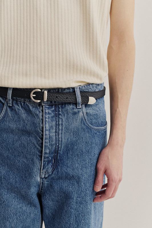 Men's accessories belt, grainy calf leather, black, with silver buckle and tip.