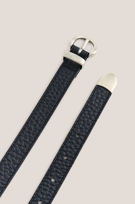 Men's accessories belt, grainy calf leather, navy, with a silver-tone buckle and tip.