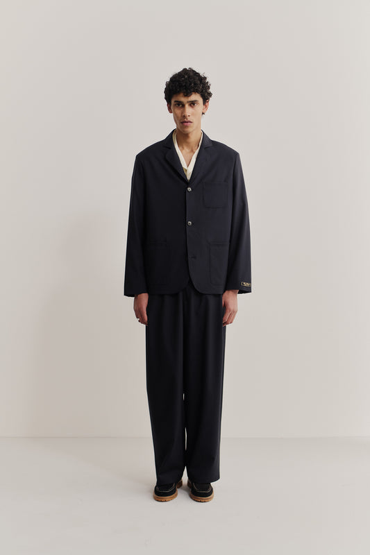 Men's tailoring blazer, 100% virgin wool, dark navy, with three patch pockets and rounded lapel.