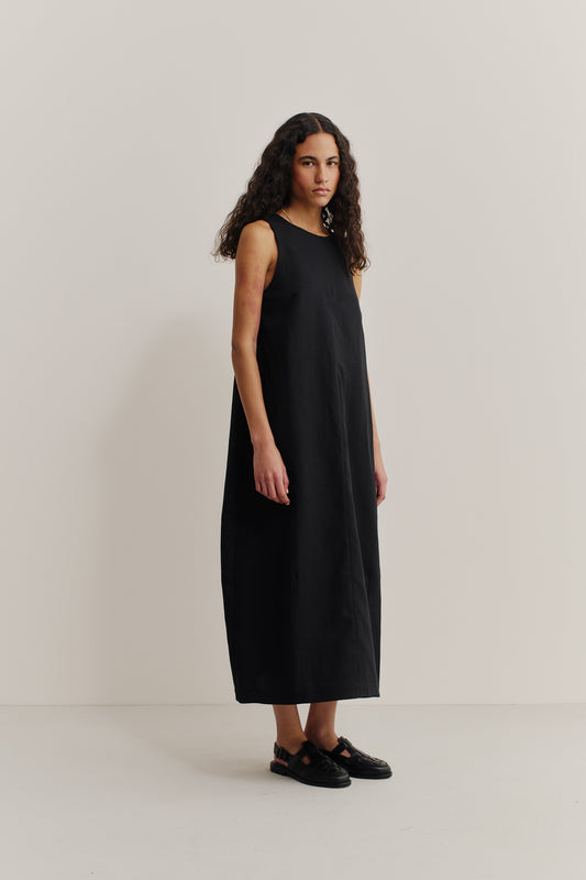 Women's dress, Diani, black worsted wool and linen blend, oversized O-shaped silhouette, round neck, deep V-back.