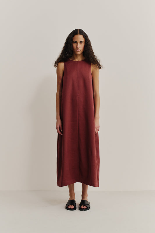 Women's dress, sleeveless, O-shaped, linen-wool-mohair blend, prunelle weave, reddish-brown.