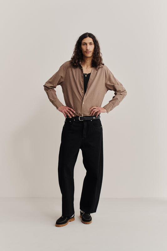 Men's long-sleeved shirt, organic cotton seersucker, cocoa brown stripes.