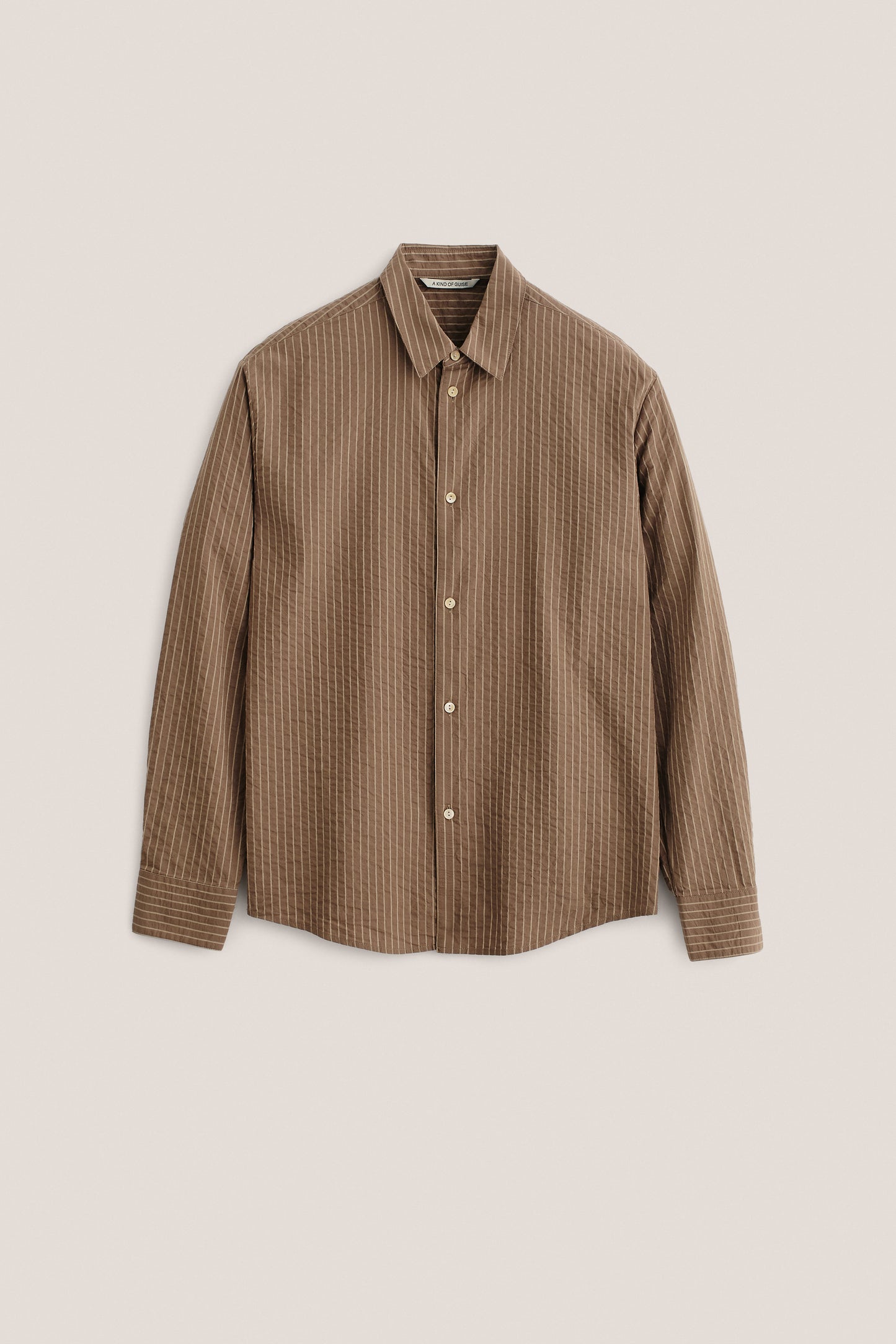 Men's long-sleeved shirt, organic cotton seersucker, cocoa brown with white stripes, pointed collar, curved hem.