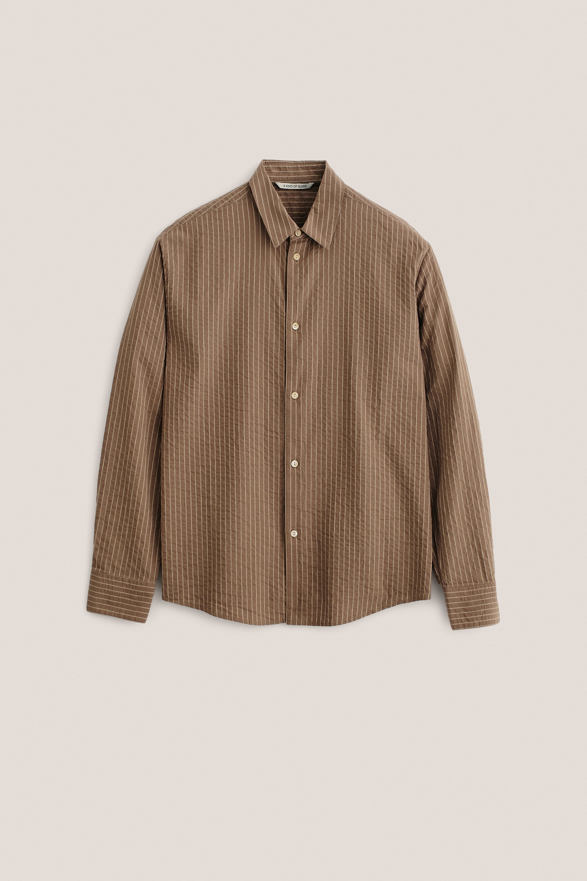 Men's long-sleeved shirt, organic cotton seersucker, cocoa brown with white stripes, pointed collar, curved hem.