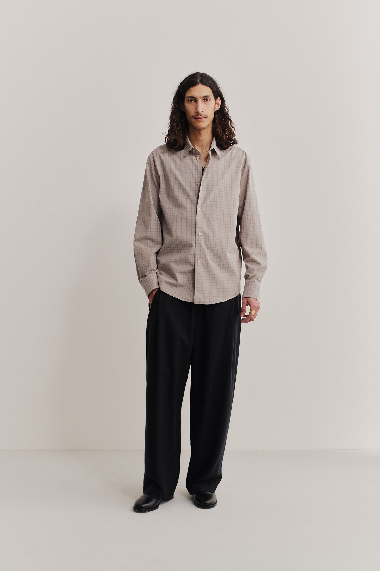 Men's long-sleeved shirt, 100% organic cotton, Japanese woven light grey squared check pattern.