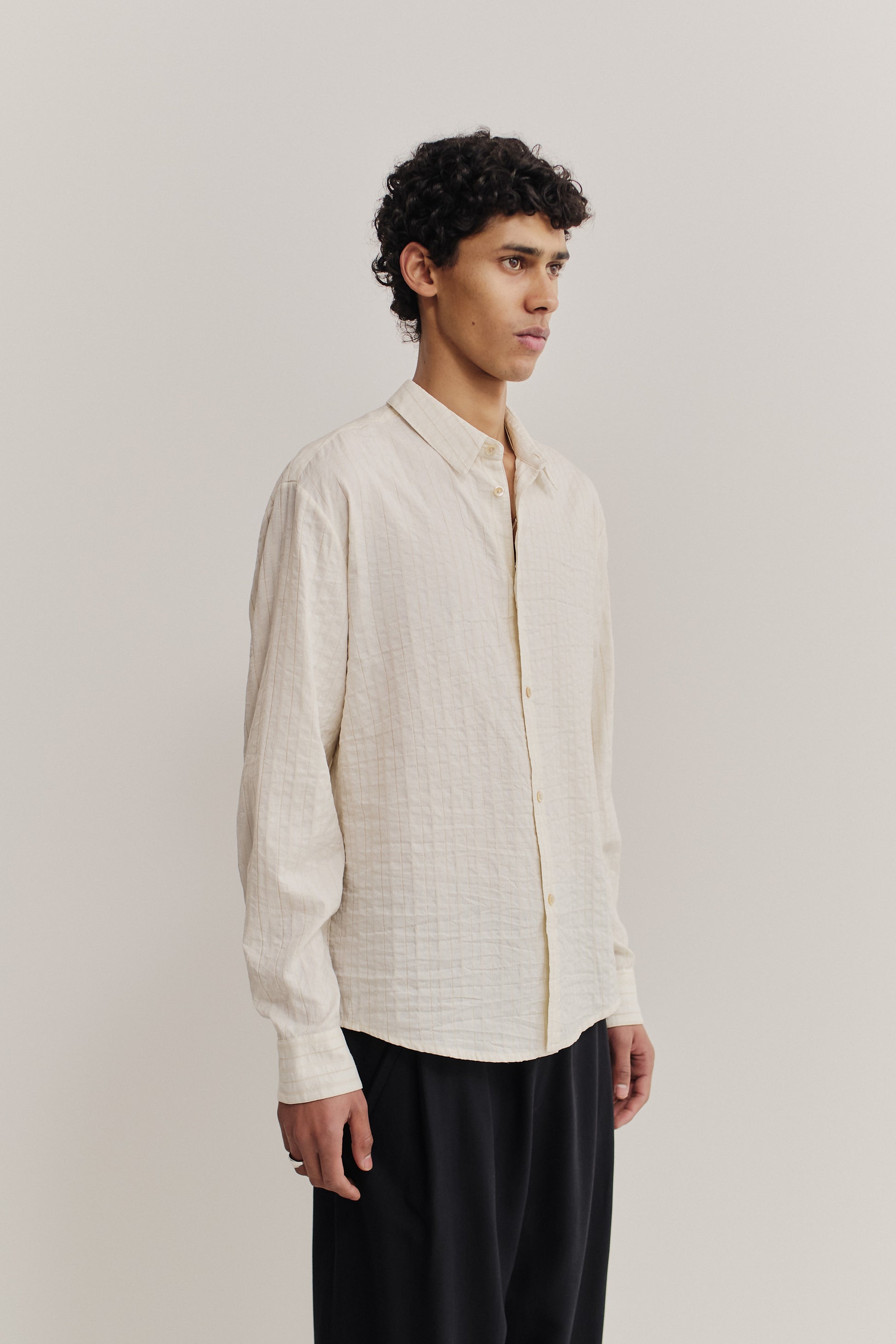 Men's long-sleeved shirt, cotton-silk-linen mix, washed, off-white with irregular stripes.