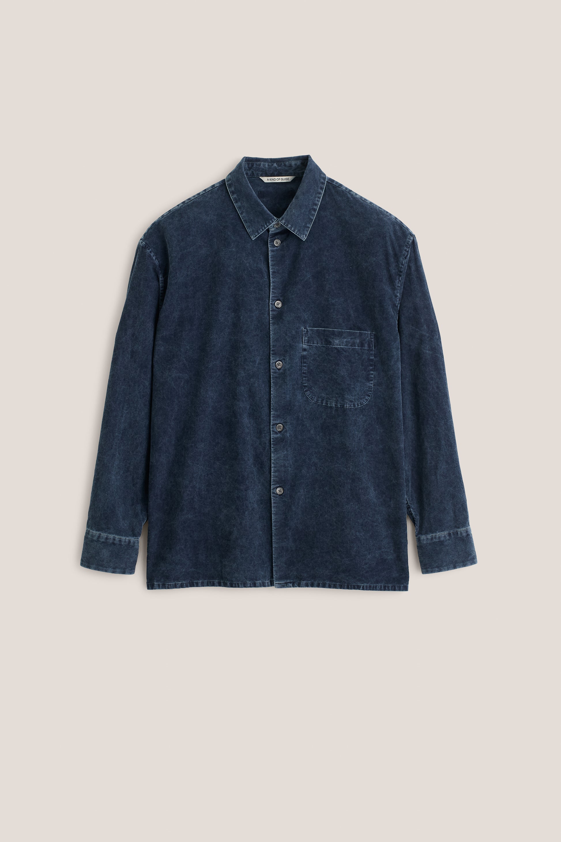 Men's long-sleeved shirt, oversized 100% cotton light corduroy, garment washed navy, with front pocket.