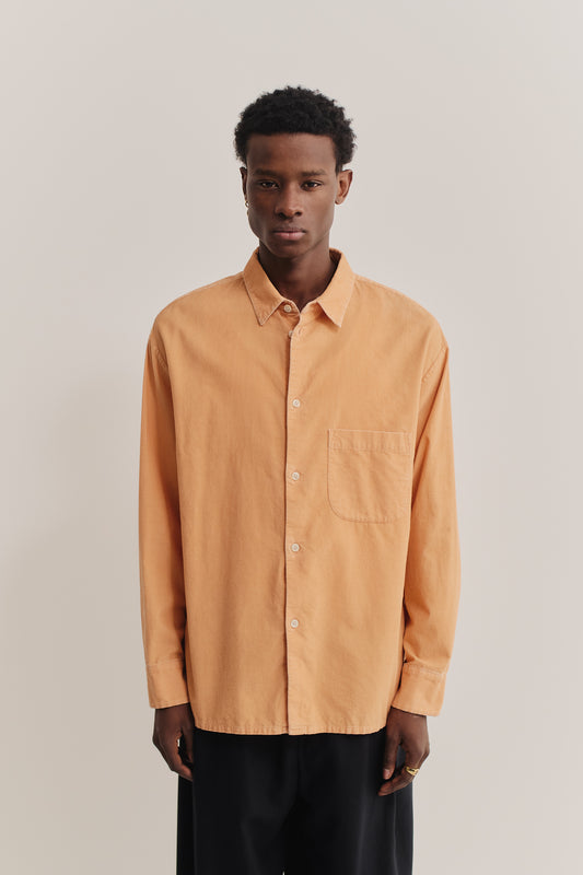 Men's long-sleeved shirt, oversized, light orange cotton corduroy, garment washed, with front patch pocket.