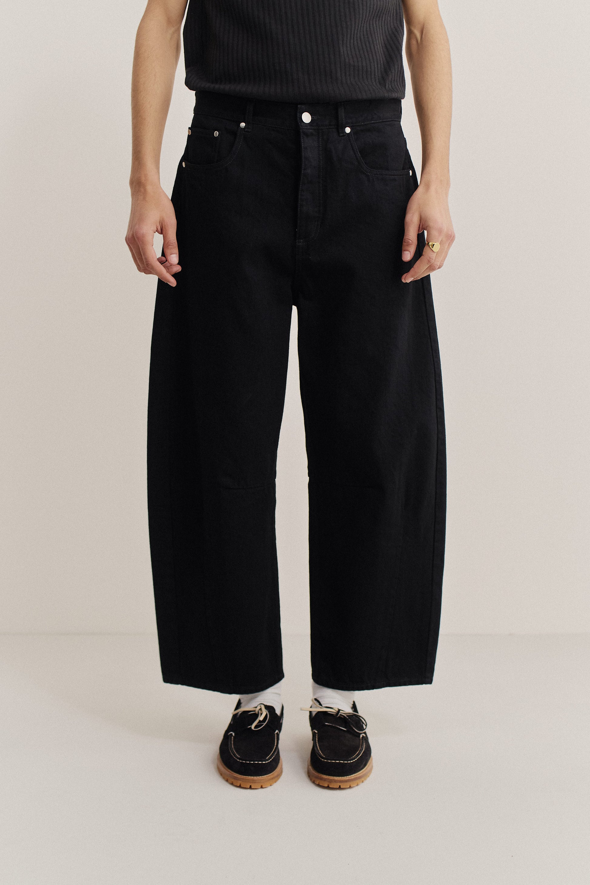 Men's long-pants, cotton selvedge denim, black, wide cropped tapered leg, 5-pocket design.