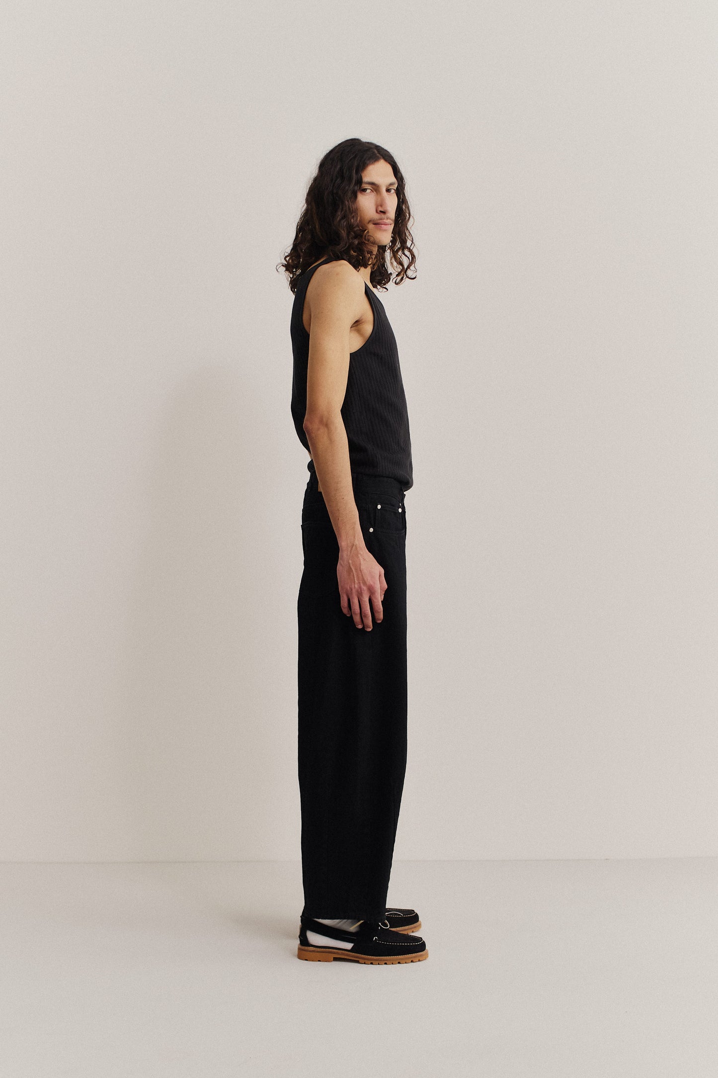 Men's long-pants, selvedge denim, black, wide-leg, cropped, o-shaped silhouette.