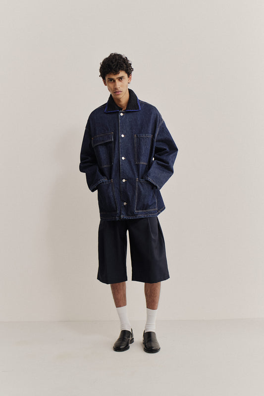 Men's outerwear denim jacket, oversized vintage blue, with knitted collar and four patched pockets.