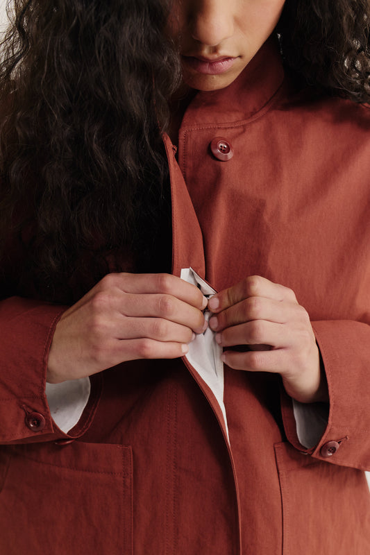 Women's outerwear, KIBERA JACKET, water-repellent cotton blend, terracotta, with stand collar and hidden button placket.