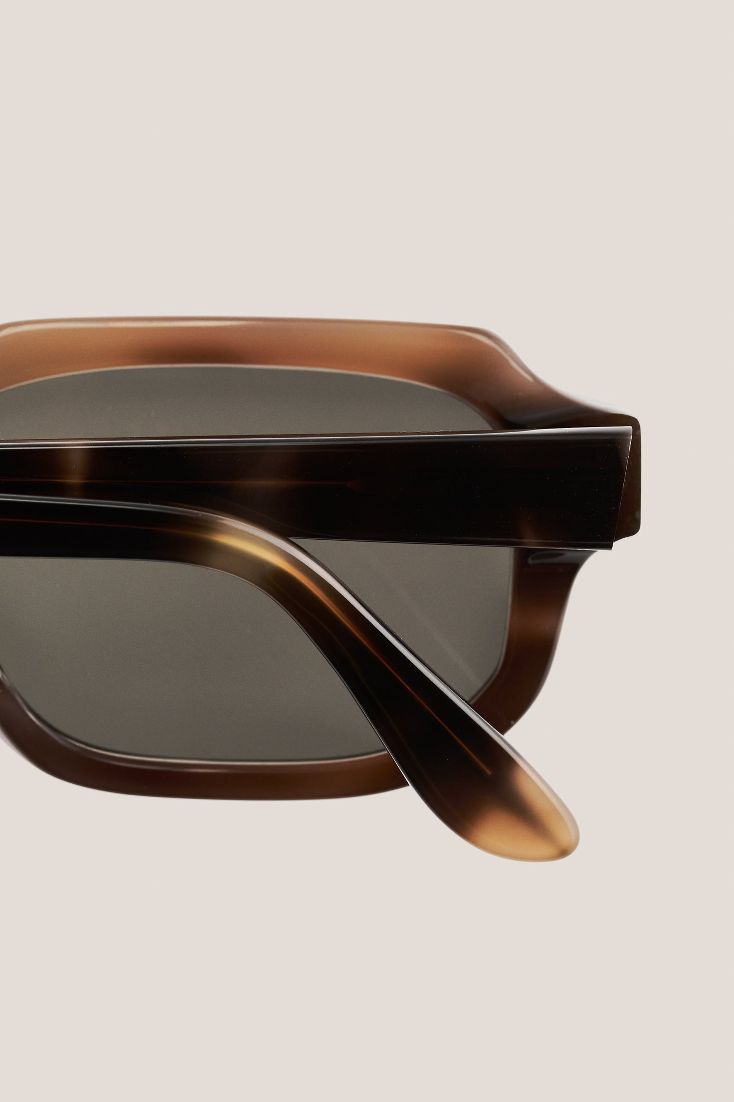 Unisex accessories sunglasses acetate tortoiseshell brown. Bold rectangular frame with sculptural corners, dark Carl Zeiss lenses.