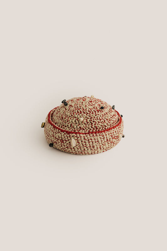 Unisex accessories crochet cap, viscose-linen-cotton blend, natural raffia-look, red and beige with mussels and wooden beads.