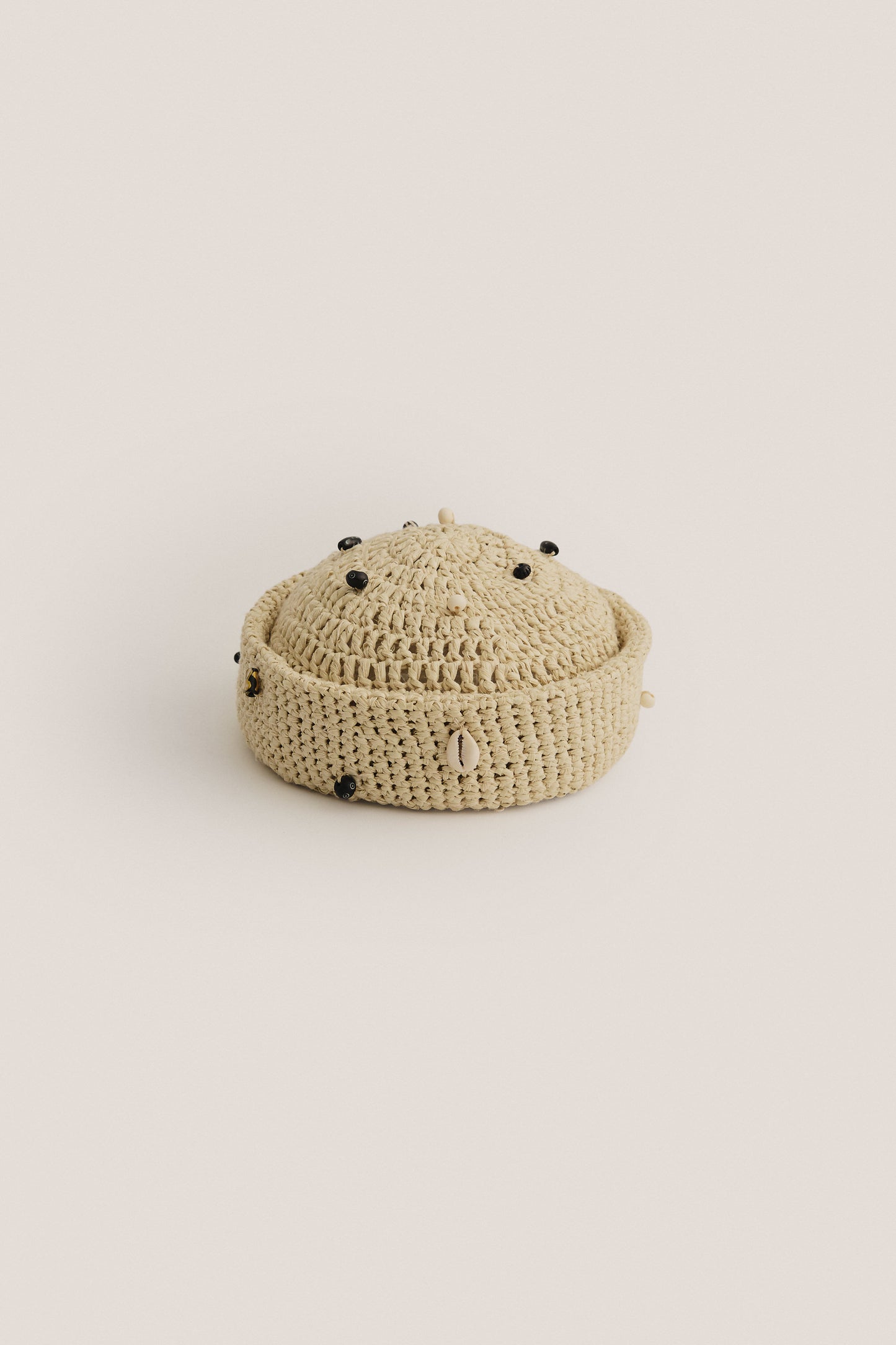Women's accessories, crochet cap, raffia-like viscose-linen-cotton blend, decorated with mussels and black wooden beads, beige.