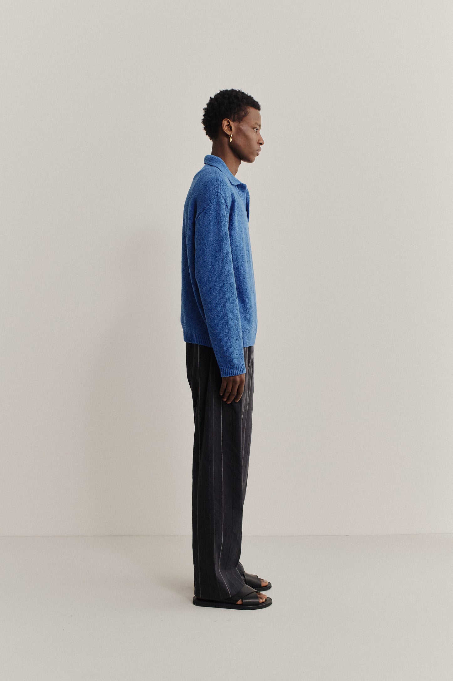 Men's knit polo, blue 100% organic cotton bouclé, relaxed fit, soft open collar.