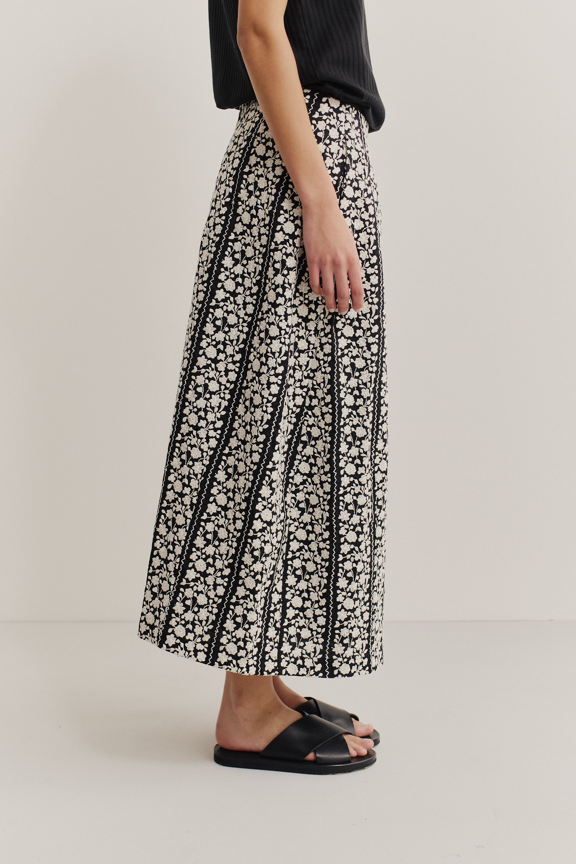 Women's skirt, midi, cotton, black with white embroidered floral blocks, o-shaped fit, side pockets.