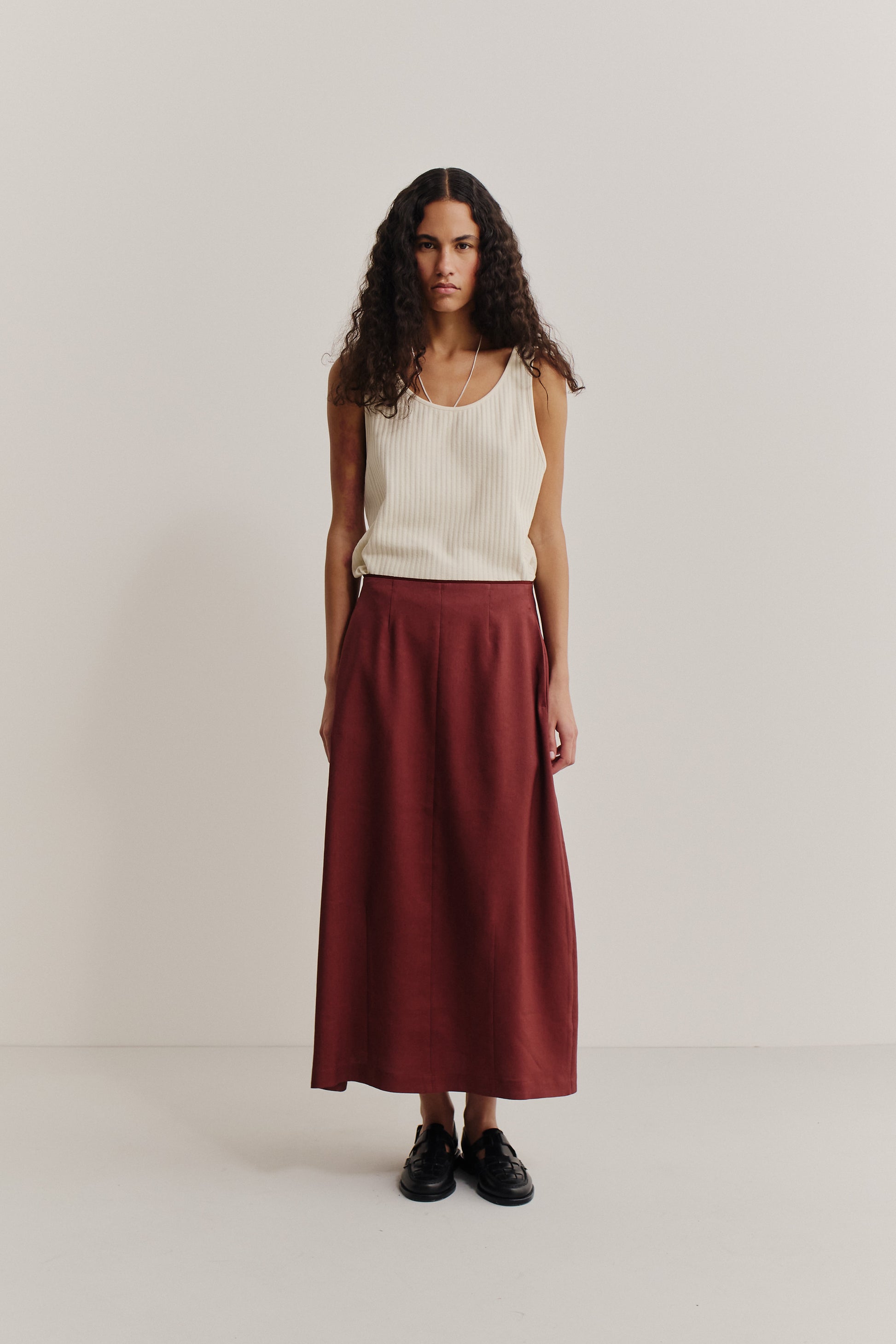 Women's skirt, midi length, linen-virgin wool-mohair blend, prunelle weave, o-shaped silhouette, red.