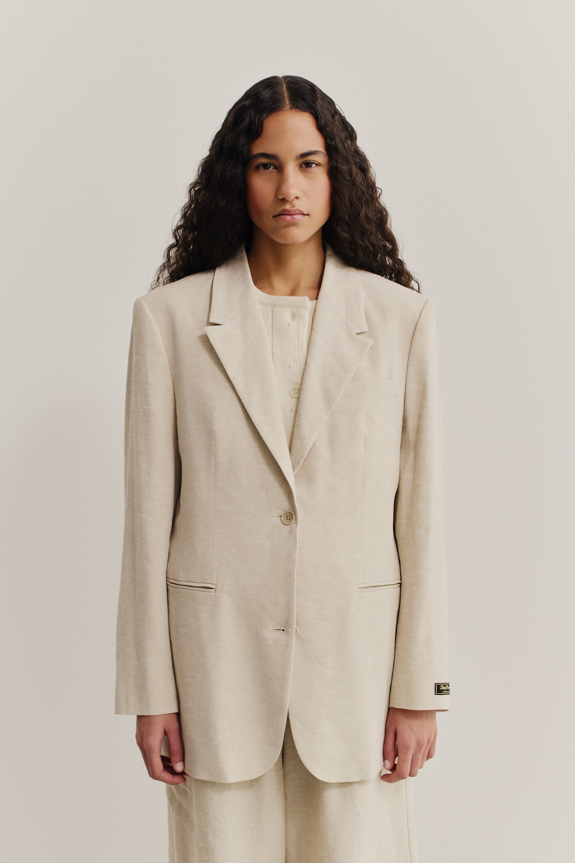 Women's tailoring blazer, linen-silk blend, mambrui sand, oversized fit, wide lapel, welt pockets.