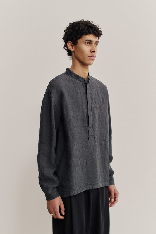Men's long-sleeved shirt, 100% linen, vintage-like texture, coal, oversized fit, stand-up collar.