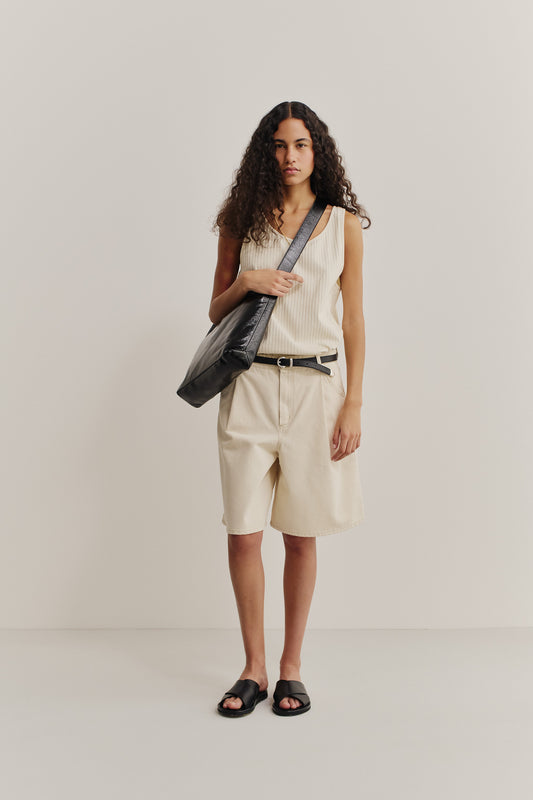 Women's shorts, wide-fit pleated raw denim, off-white organic cotton.