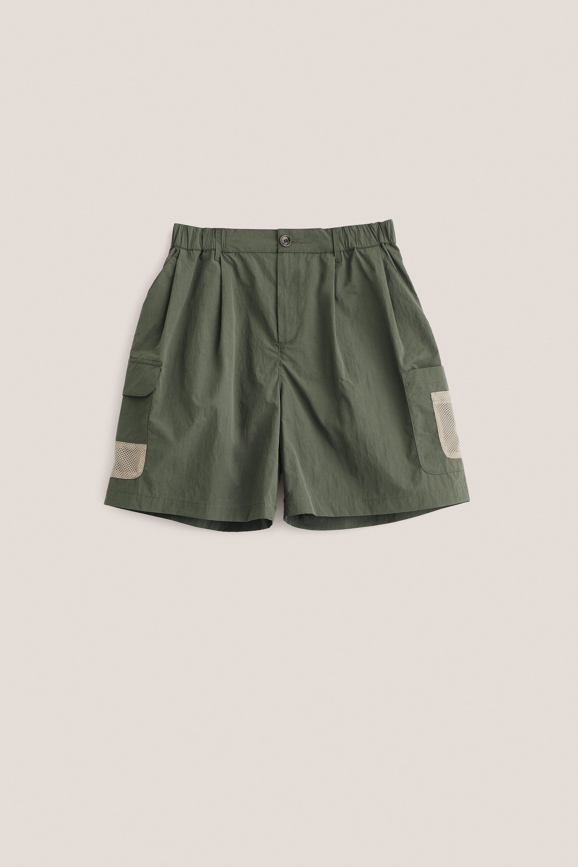 Men's shorts, recycled nylon and cotton blend, water-repellent, olive green, with mesh patch pockets.