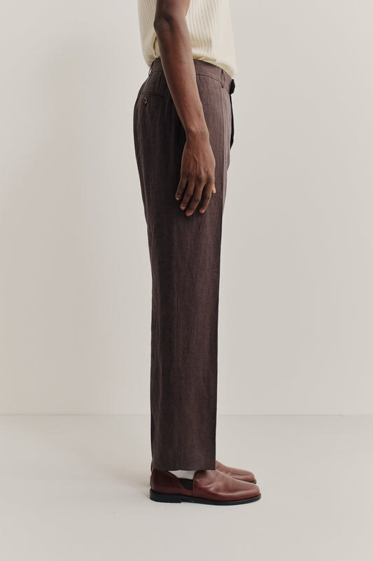 Men's long pants, 100% linen, with a subtle, lively surface effect, in brown.