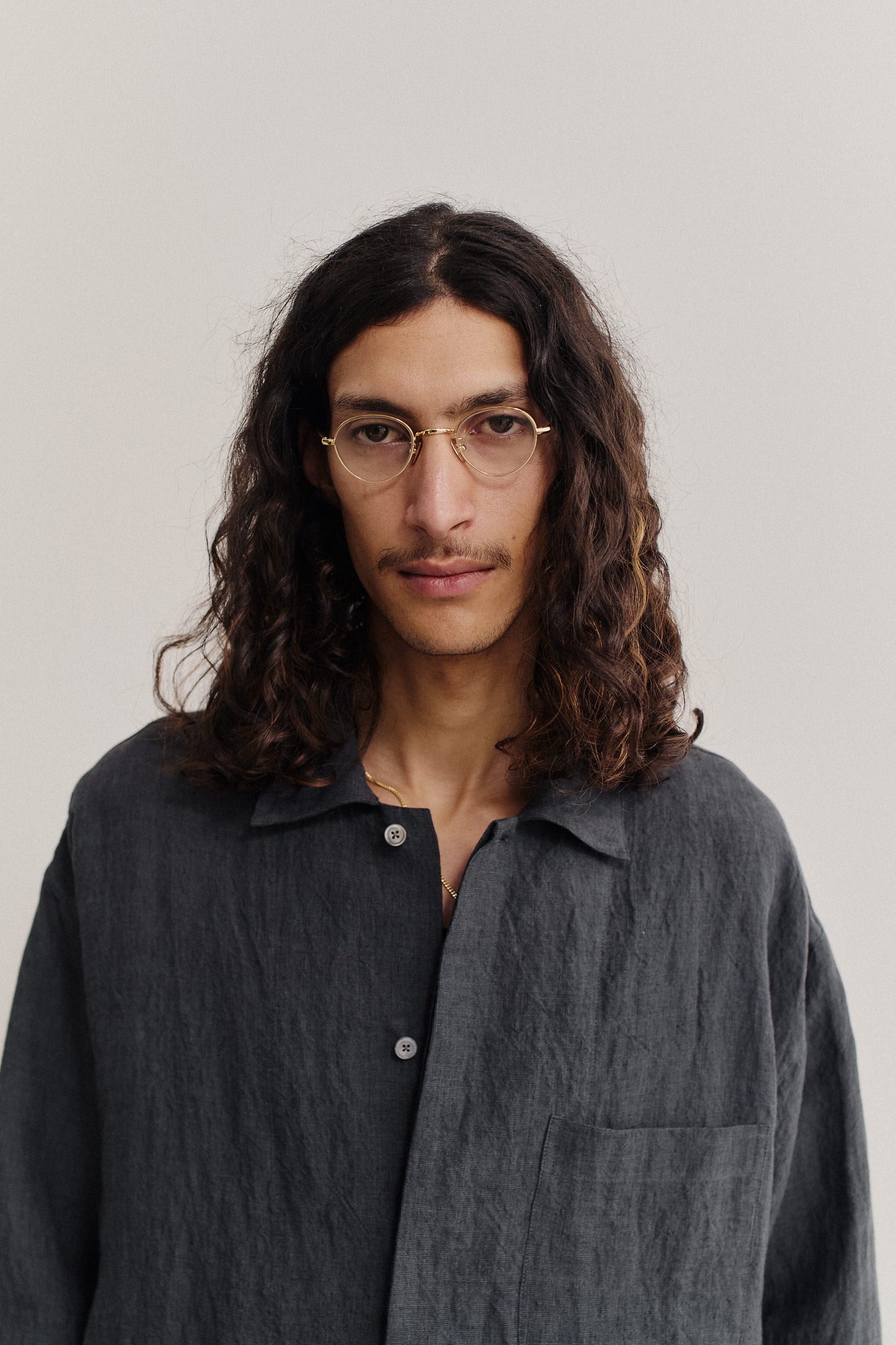 Men's long-sleeved shirt, 100% linen, vintage-like texture, charcoal grey Rumba Shirt with spread collar and patch pocket.