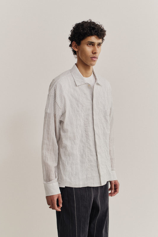Men's long-sleeved shirt, wide-fit, light cotton check, partially hidden placket, white.