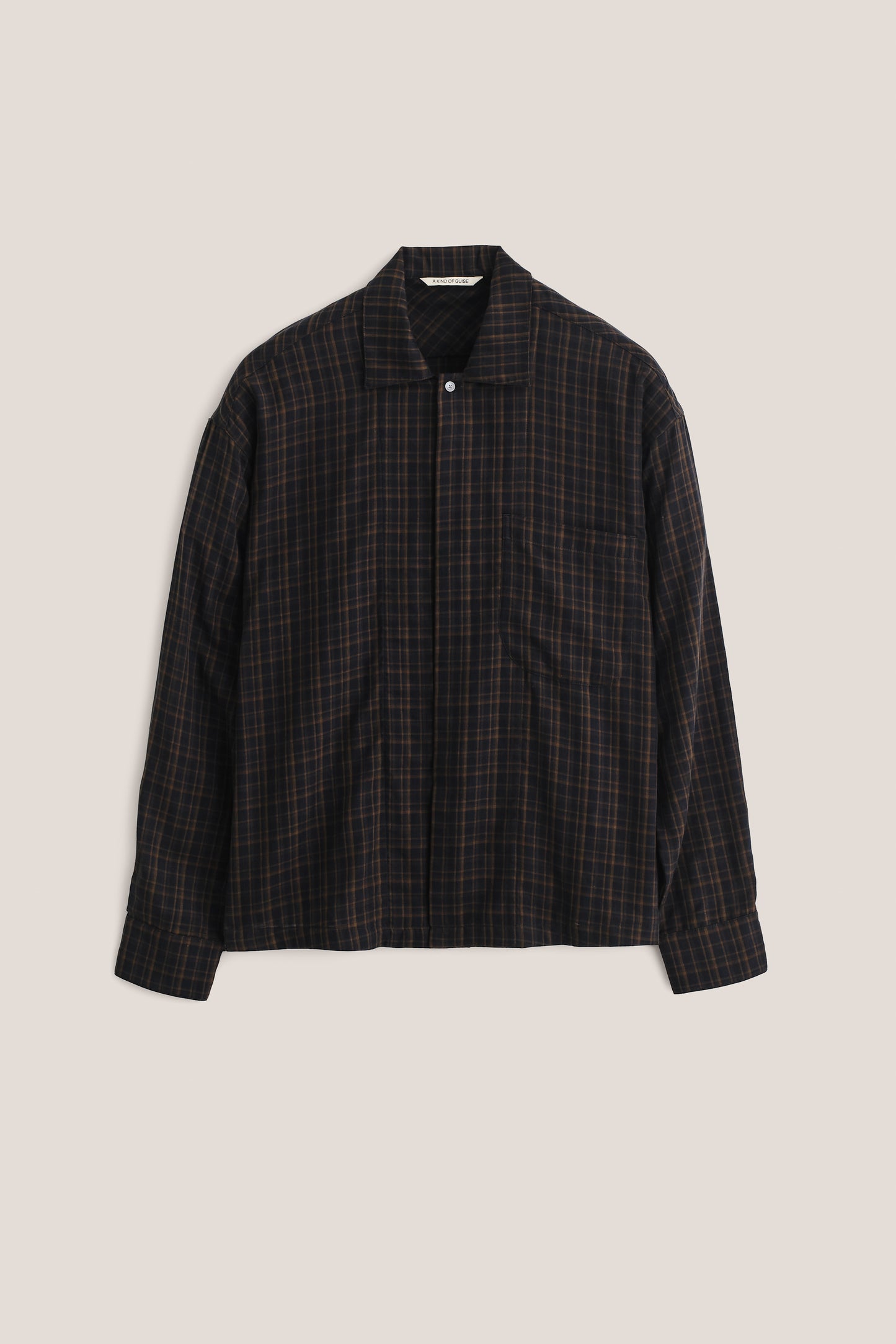 Men's long-sleeved shirt, cotton-lyocell double gauze, dark-toned check, wide boxy fit, patch pocket.