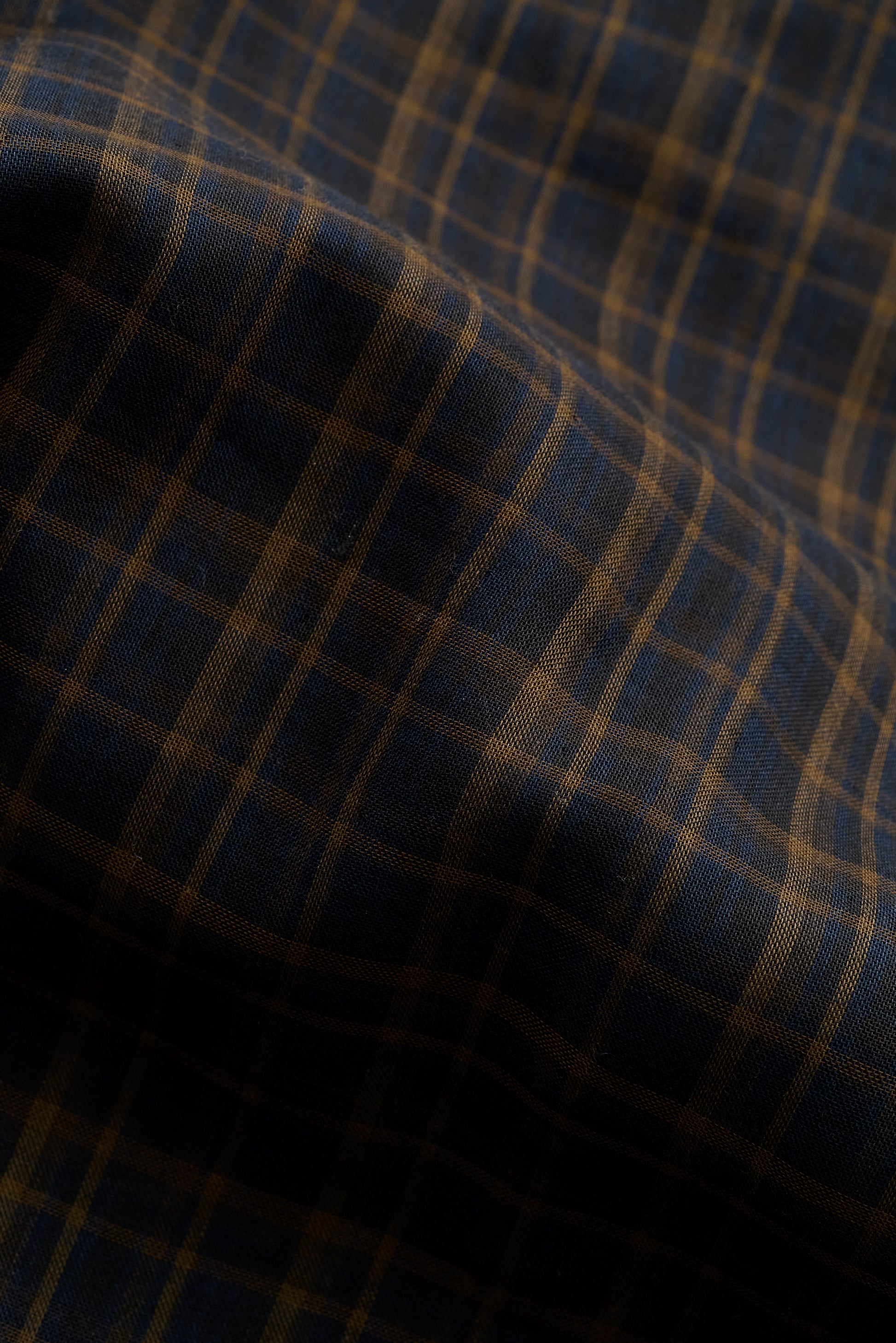 Men's long-sleeved shirt, cotton-lyocell double gauze, dark navy with subtle brown check pattern.