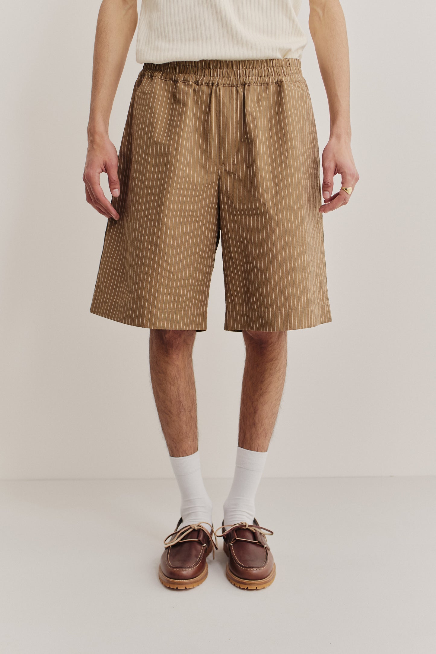 Men's shorts, cotton-linen seersucker, brown with white pinstripes, elastic waist, wide leg.