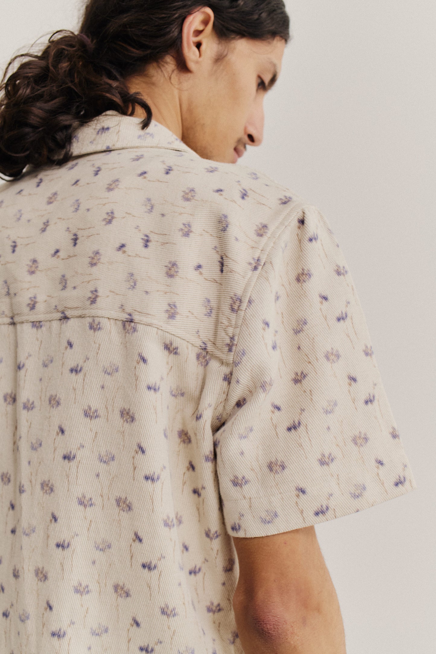 Men's short-sleeved shirt, cotton-linen blend twill, ecru with subtle lilac floral print.