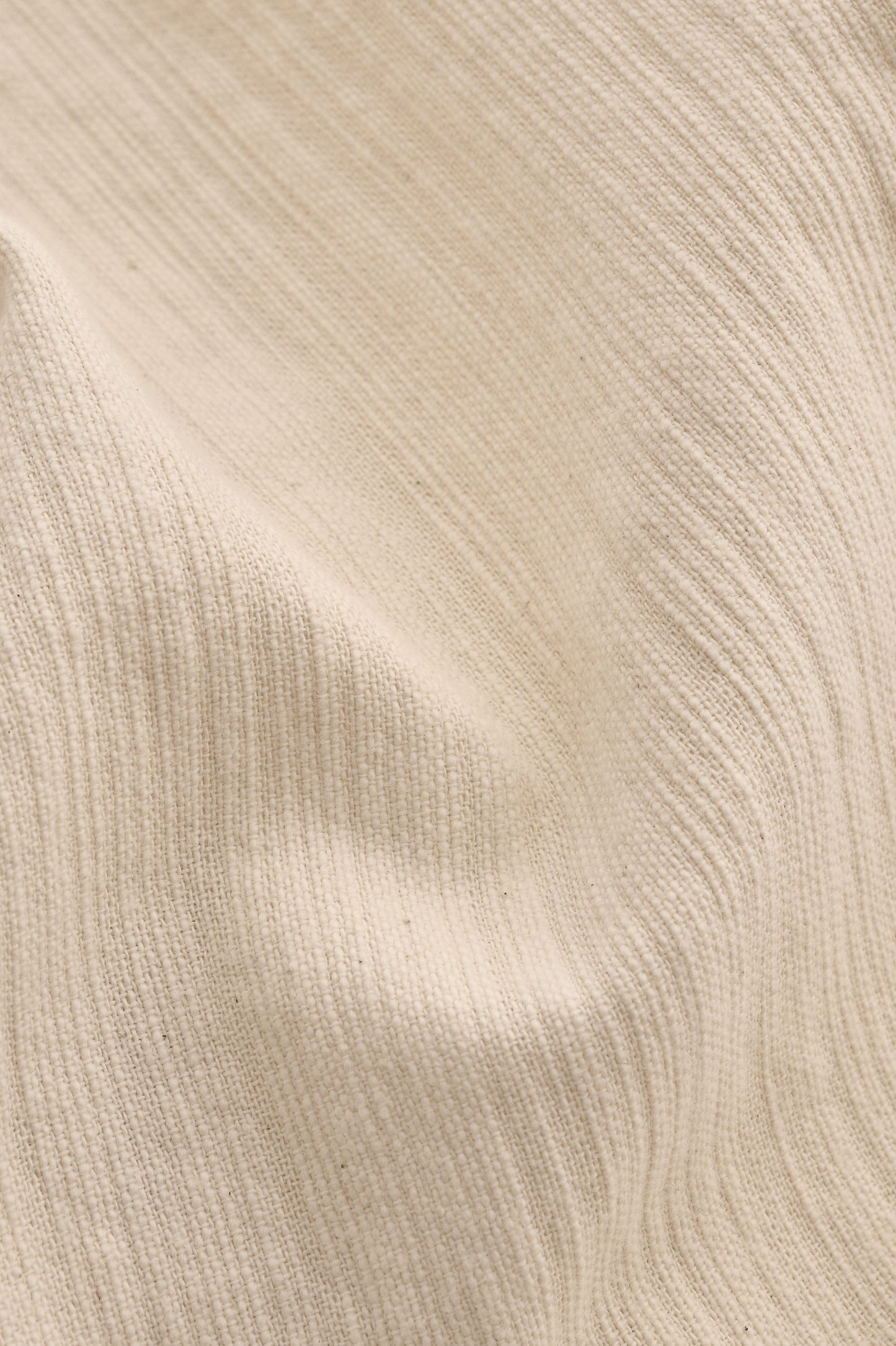 Men's short-sleeved shirt, recycled cotton mix with textured slubbed weave, light beige.