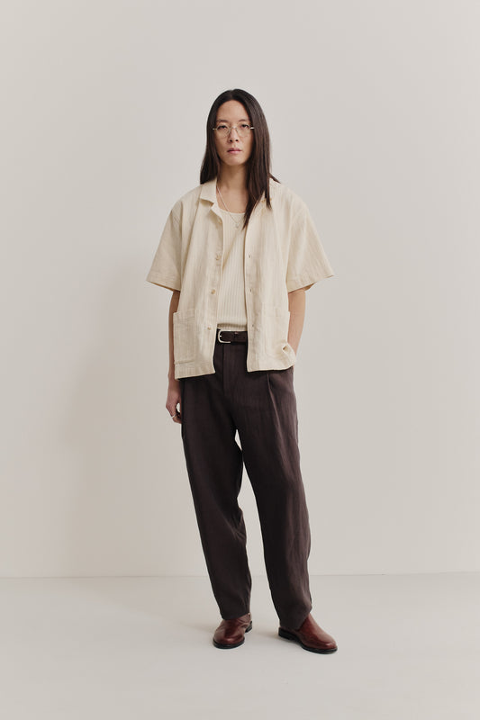 Men's short-sleeved shirt, recycled cotton mix with textured slubbed weave, light beige, double patch pockets.