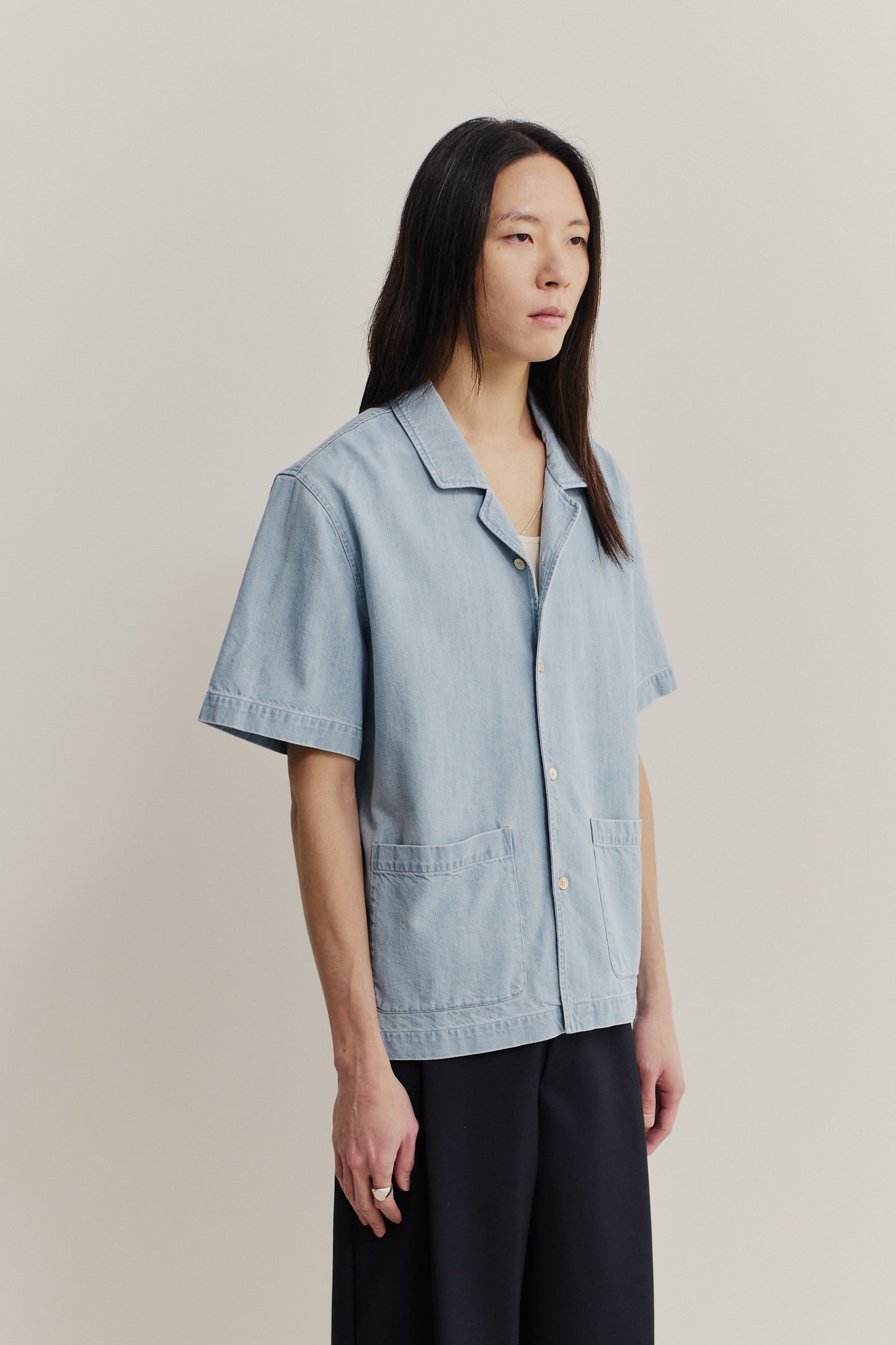 Men's short-sleeved shirt, light blue organic cotton-silk denim, rounded spread collar, double patch pockets.