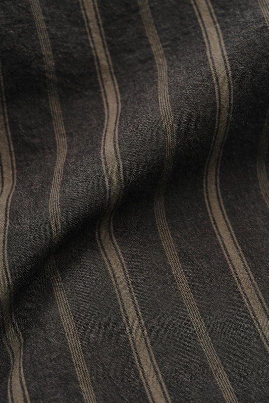 Men's short-sleeved shirt, 100% organic cotton, yarn-dyed dark base with beige and brown stripes.