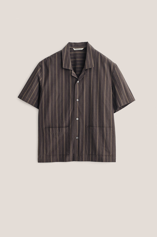 Men's short-sleeved shirt, 100% organic cotton, yarn-dyed dark brown with beige and brown stripes, rounded spread collar, double patch pockets.