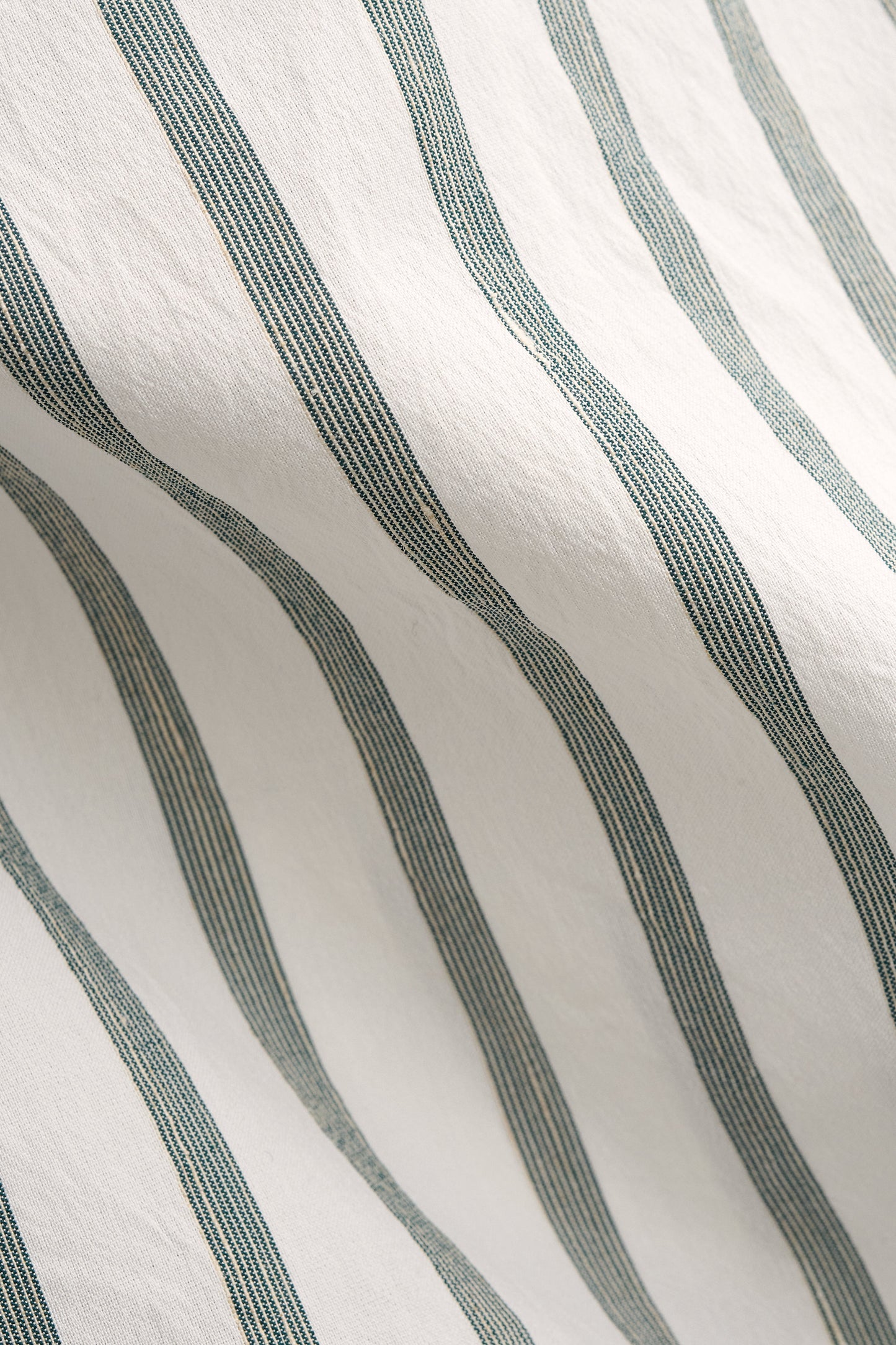 Men's short-sleeved shirt, cotton-silk-linen blend, washed finish, white with fine green stripes.