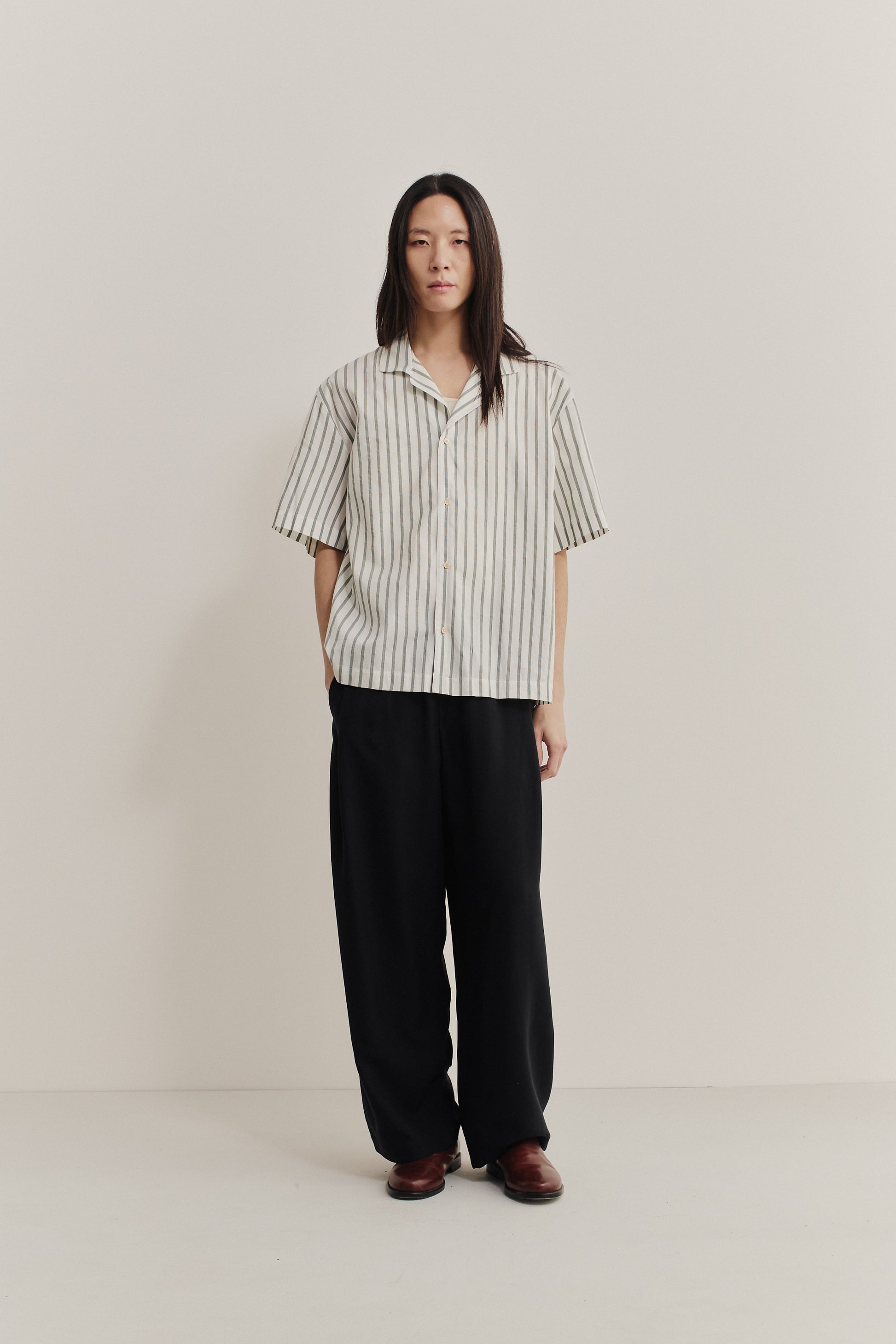 Men's short-sleeved shirt, cotton-silk-linen blend, washed finish, off-white with dark stripes, notched collar.