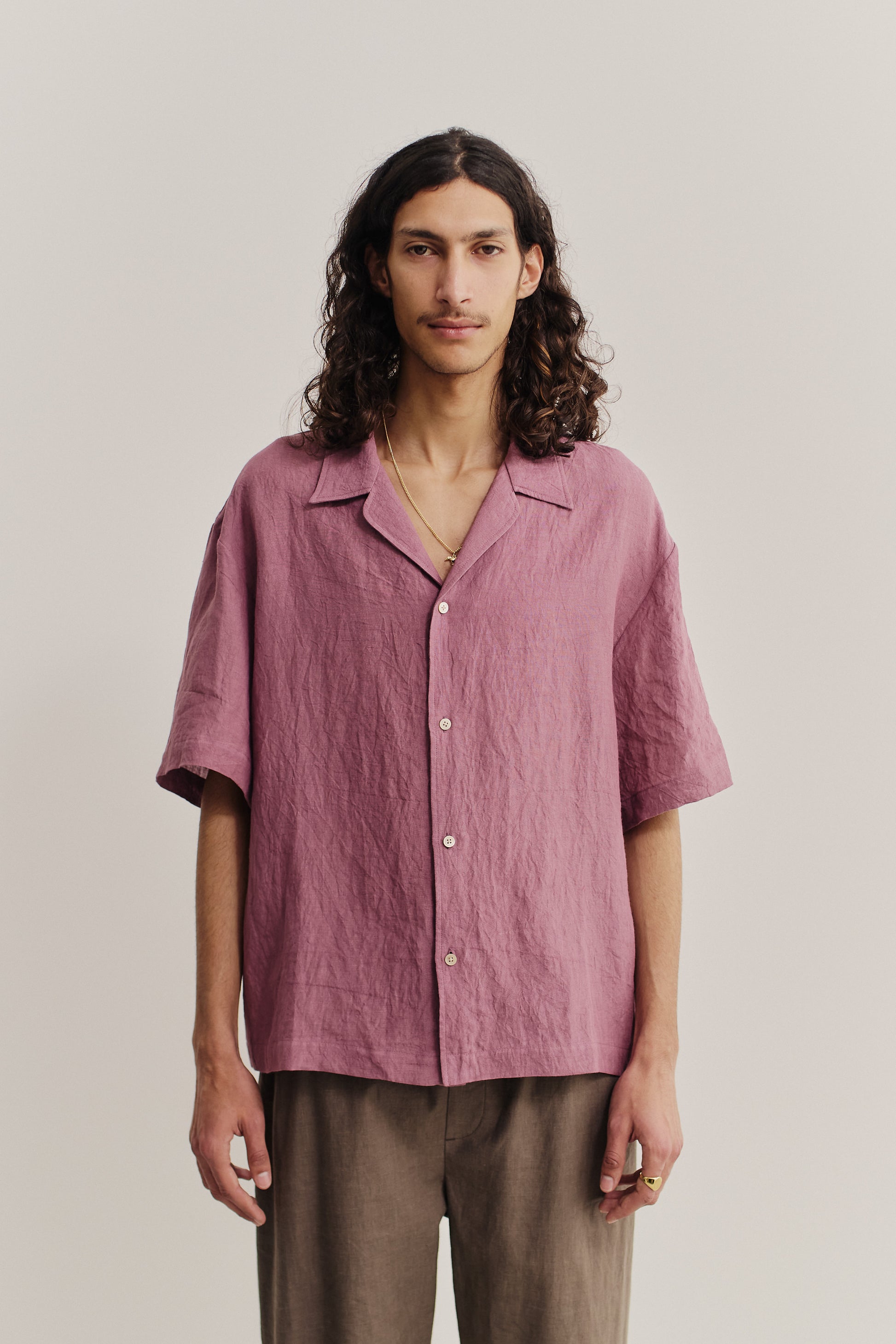 Men's short-sleeved shirt, relaxed fit, Tennpiboshi linen, notched collar, dropped shoulders, mauve.
