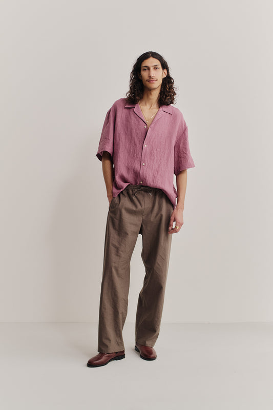 Men's short-sleeved shirt, 100% linen, sun-dried, relaxed fit, notched collar, straight hem, pink.