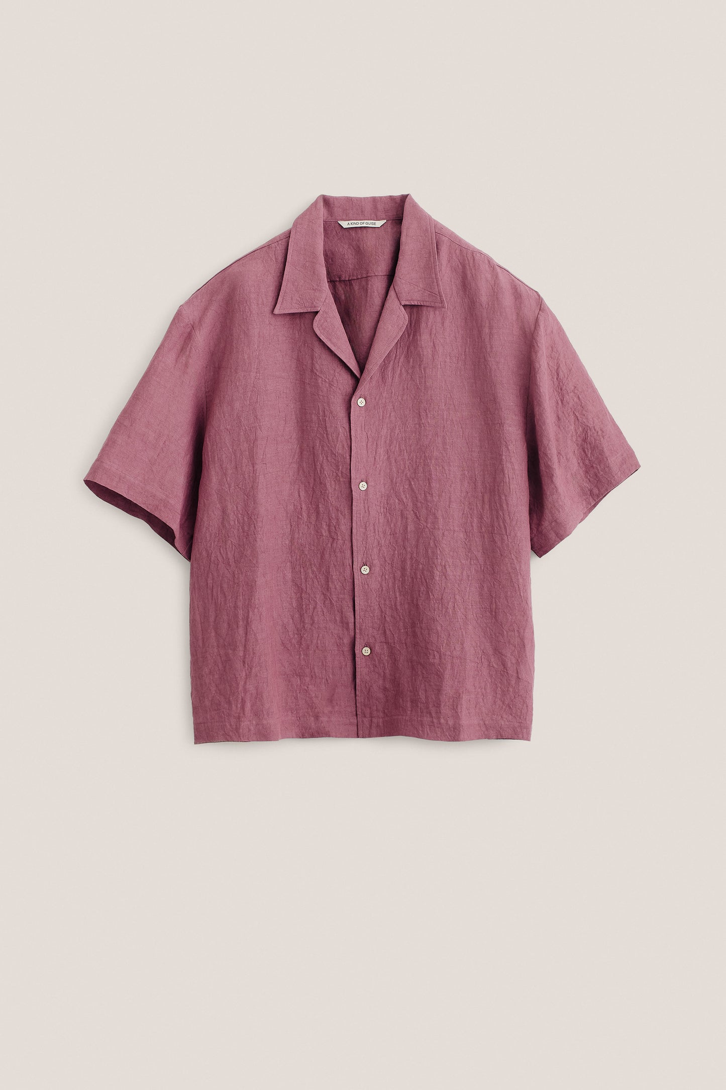 Men's short-sleeved shirt, relaxed fit, pink Tennpiboshi linen, notched collar, straight hem.
