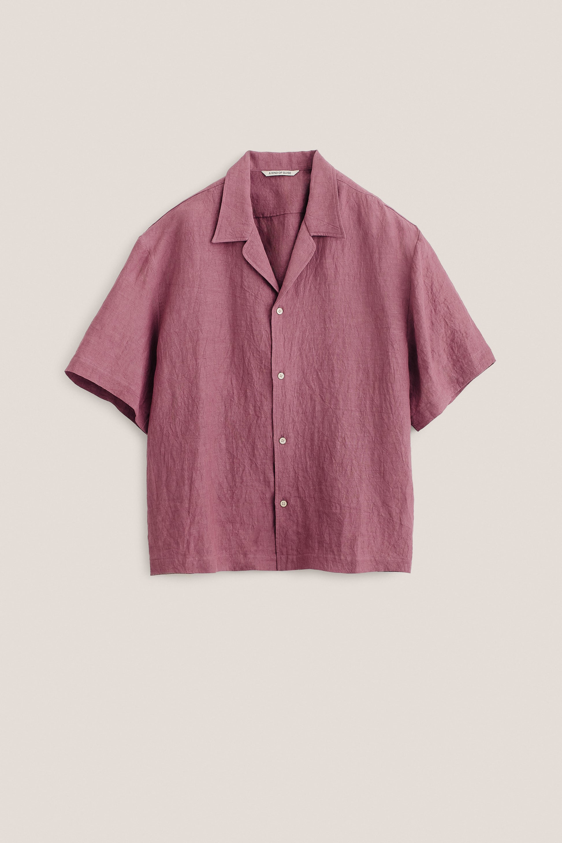 Men's short-sleeved shirt, relaxed fit, pink Tennpiboshi linen, notched collar, straight hem.