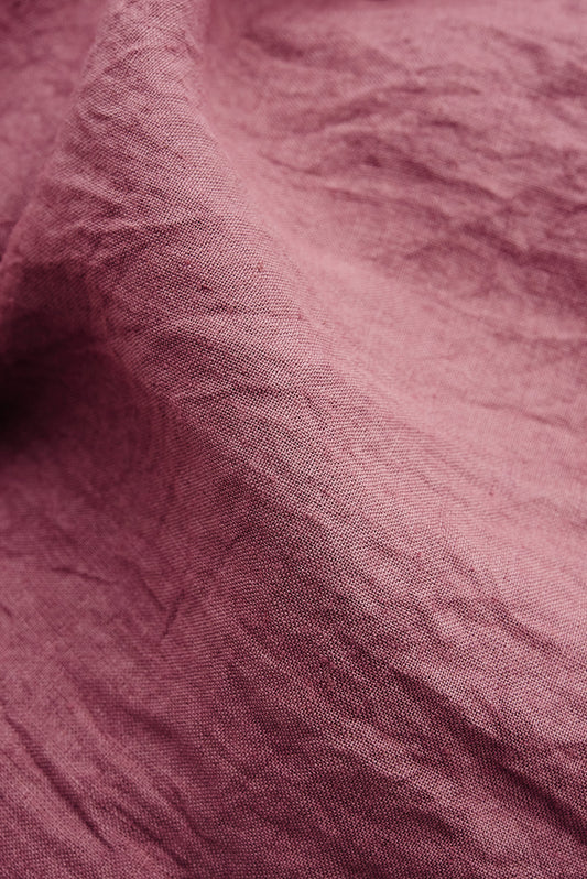 Men's short-sleeved shirt, 100% linen, Tennpiboshi sun-dried, with a dry hand feel, in a rich pink hue.