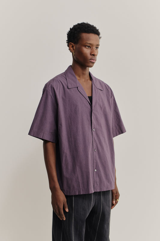 Men's short-sleeved shirt, cotton, purple, with notched collar and dropped shoulders.