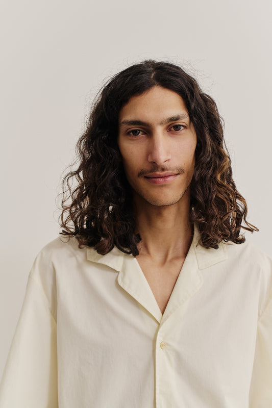 Men's short-sleeved shirt, organic cotton, garment washed, light cream.