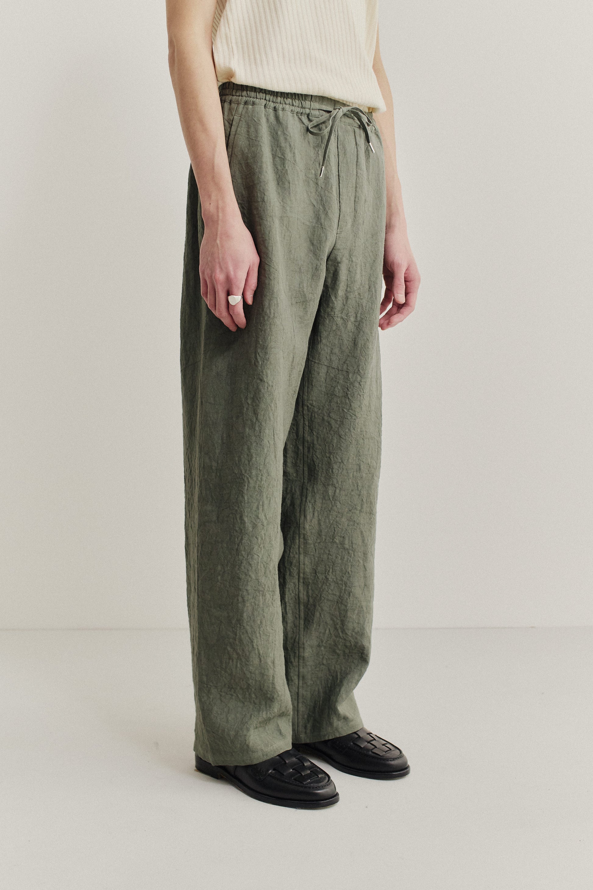 Men's long-pants, Japanese linen, sun-dried texture, olive green, elastic waist, wide leg.
